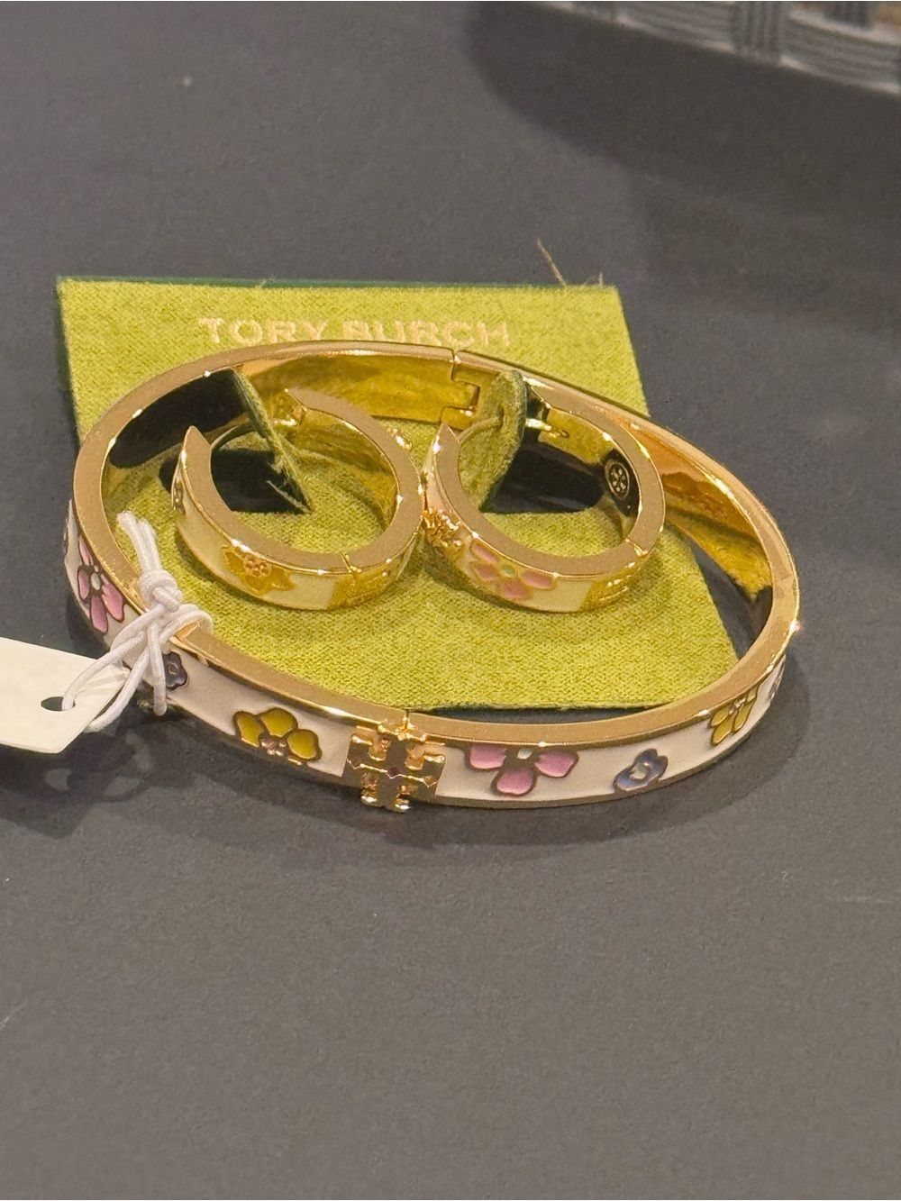 NWT Tory Burch Kira Flora-Print Enamel Hinged Bangle Bracelet Gold Cream - Picture 7 of 13